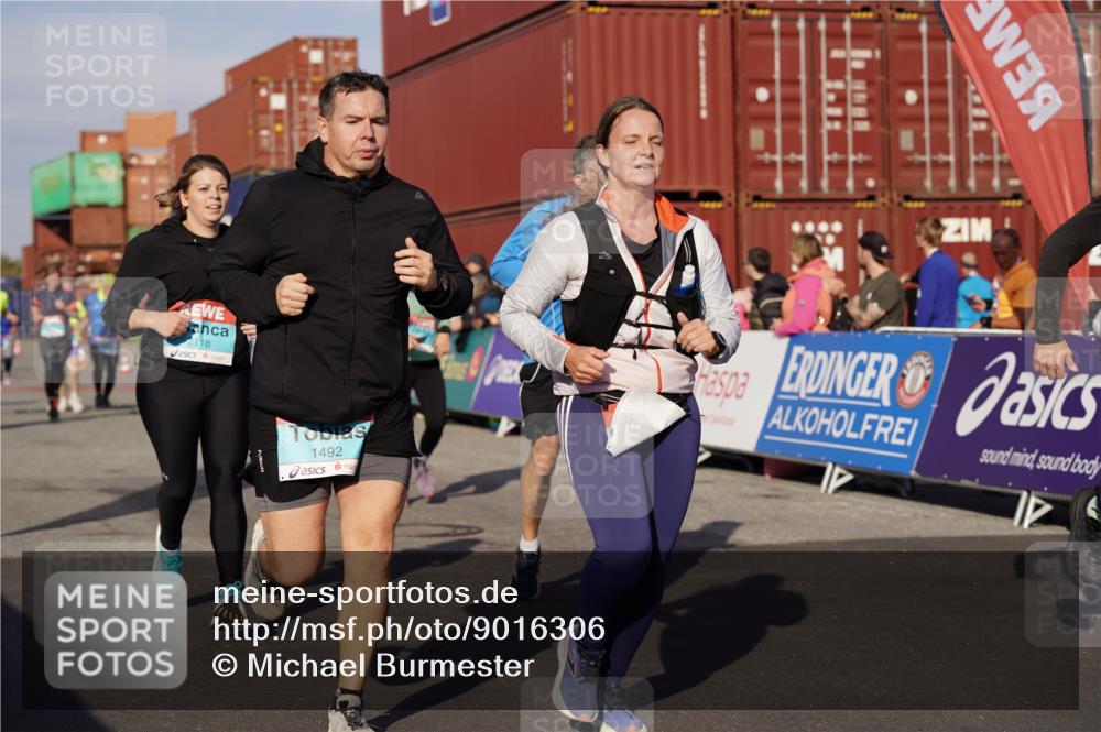 03.10.2025 - Köhlbrandbrückenlauf Michael Burmester http://msf.ph/oto/9016306 03.10.2025 10:15:39 Ziel 1314, 1446, 1492, 1529, 1565, 1752, 2056, 2118, 2758, 2813, 2816, 2956, 2996, 3106, 3107, 3219, 3220, 3276, 3580, 3725, 3748, 3816, 3827 meine-sportfotos.de