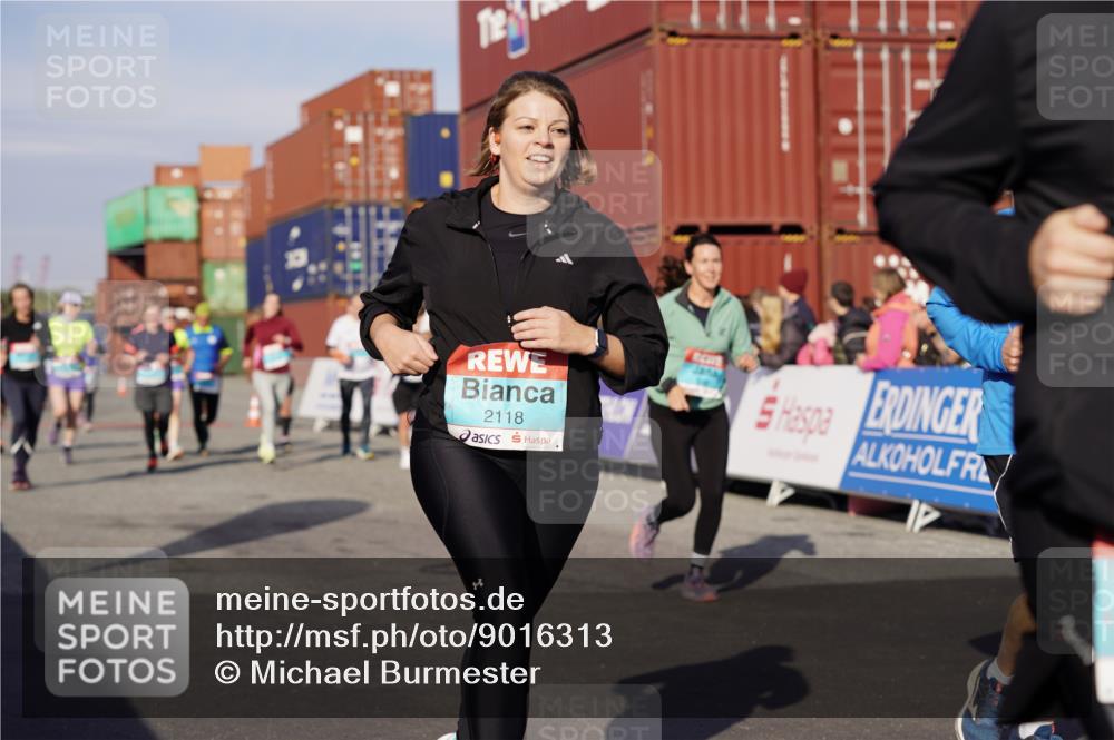 03.10.2025 - Köhlbrandbrückenlauf Michael Burmester http://msf.ph/oto/9016313 03.10.2025 10:15:40 Ziel 1314, 1446, 1492, 1529, 1565, 1752, 2056, 2118, 2758, 2813, 2816, 2954, 2956, 2996, 3106, 3107, 3219, 3220, 3276, 3580, 3725, 3748, 3816, 3827 meine-sportfotos.de