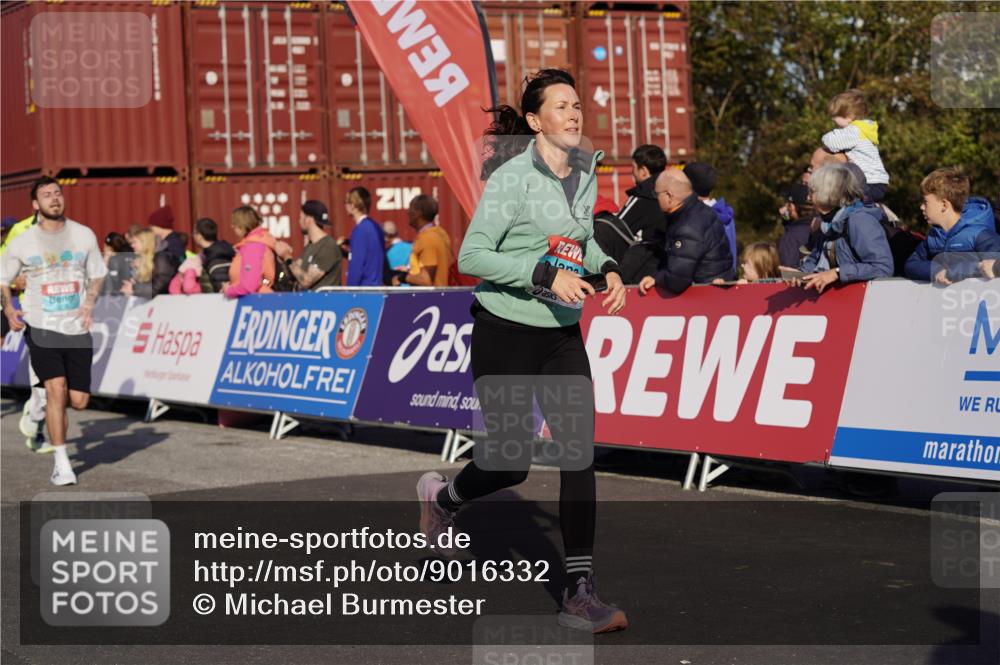 03.10.2025 - Köhlbrandbrückenlauf Michael Burmester http://msf.ph/oto/9016332 03.10.2025 10:15:41 Ziel 1314, 1446, 1492, 1529, 1565, 1752, 2056, 2118, 2758, 2813, 2816, 2954, 2956, 2996, 3106, 3107, 3219, 3220, 3276, 3580, 3725, 3748, 3816, 3827 meine-sportfotos.de