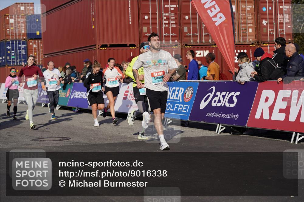 03.10.2025 - Köhlbrandbrückenlauf Michael Burmester http://msf.ph/oto/9016338 03.10.2025 10:15:42 Ziel 1314, 1446, 1492, 1529, 1565, 1752, 2056, 2118, 2758, 2813, 2816, 2954, 2956, 2996, 3106, 3107, 3219, 3220, 3276, 3580, 3725, 3748, 3816, 3827 meine-sportfotos.de