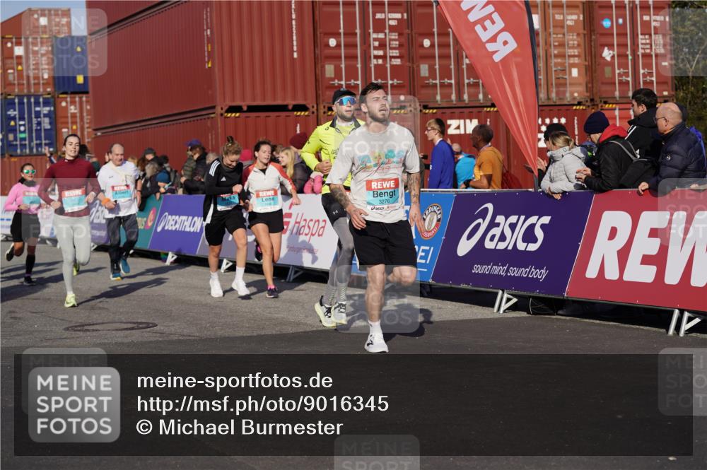 03.10.2025 - Köhlbrandbrückenlauf Michael Burmester http://msf.ph/oto/9016345 03.10.2025 10:15:42 Ziel 1314, 1446, 1492, 1529, 1565, 1752, 2056, 2118, 2758, 2813, 2816, 2954, 2956, 2996, 3106, 3107, 3219, 3220, 3276, 3580, 3725, 3748, 3816, 3827 meine-sportfotos.de