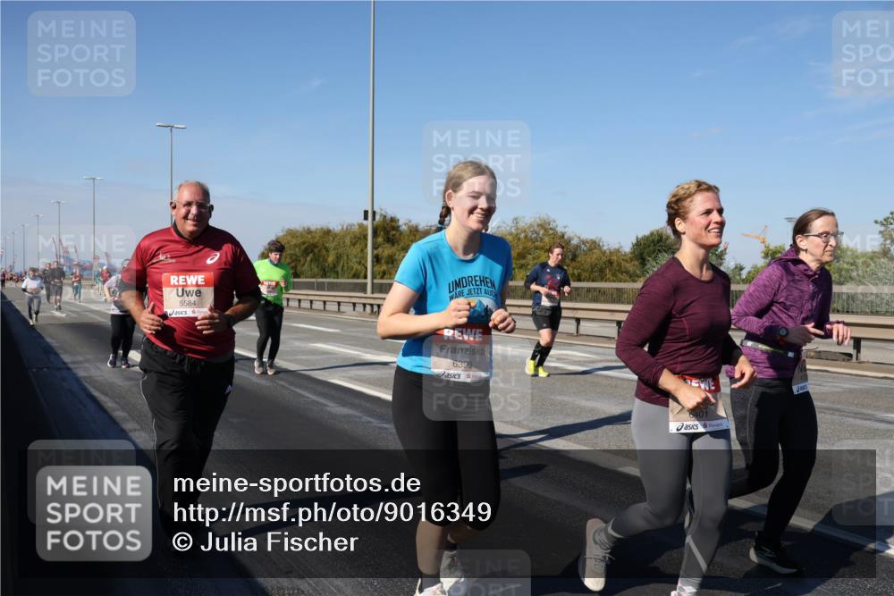03.10.2025 - Köhlbrandbrückenlauf Julia Fischer http://msf.ph/oto/9016349 03.10.2025 13:17:53 Position 3 5584, 6399, 6401 meine-sportfotos.de