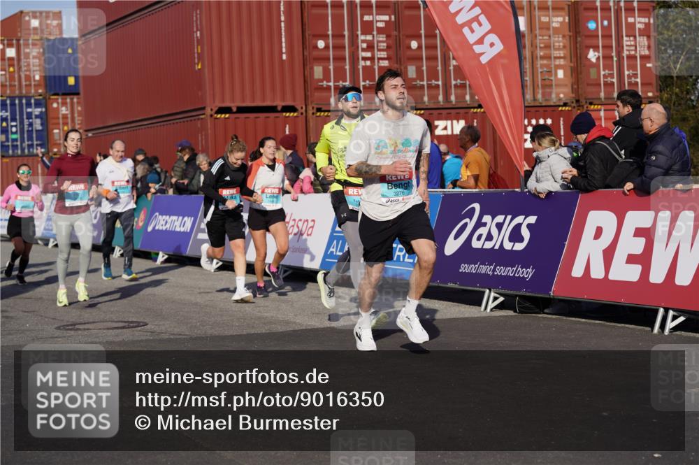 03.10.2025 - Köhlbrandbrückenlauf Michael Burmester http://msf.ph/oto/9016350 03.10.2025 10:15:42 Ziel 1314, 1446, 1492, 1529, 1565, 1752, 2056, 2118, 2758, 2813, 2816, 2954, 2956, 2996, 3106, 3107, 3219, 3220, 3276, 3580, 3725, 3748, 3816, 3827 meine-sportfotos.de