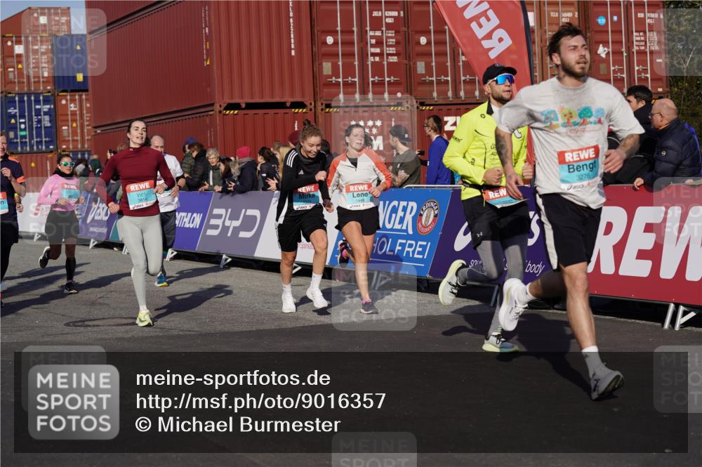 03.10.2025 - Köhlbrandbrückenlauf Michael Burmester http://msf.ph/oto/9016357 03.10.2025 10:15:42 Ziel 1314, 1446, 1492, 1529, 1565, 1752, 2056, 2118, 2758, 2813, 2816, 2954, 2956, 2996, 3106, 3107, 3219, 3220, 3276, 3580, 3725, 3748, 3816, 3827 meine-sportfotos.de