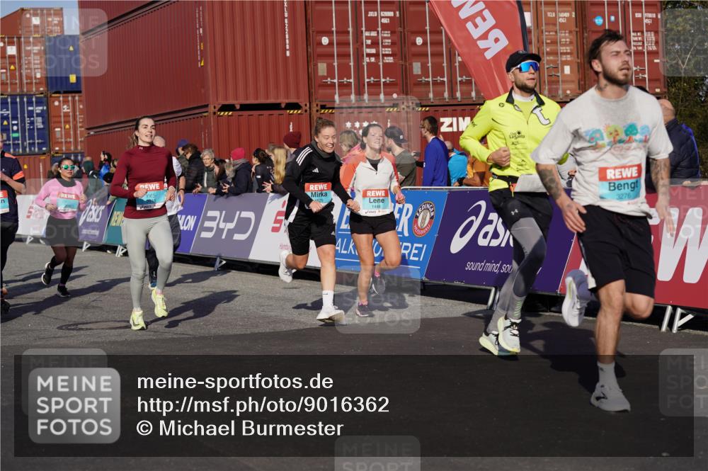 03.10.2025 - Köhlbrandbrückenlauf Michael Burmester http://msf.ph/oto/9016362 03.10.2025 10:15:43 Ziel 1314, 1446, 1492, 1529, 1537, 1565, 1752, 2056, 2118, 2155, 2758, 2813, 2816, 2954, 2956, 3106, 3107, 3219, 3220, 3276, 3580, 3725, 3748, 3816, 3827 meine-sportfotos.de