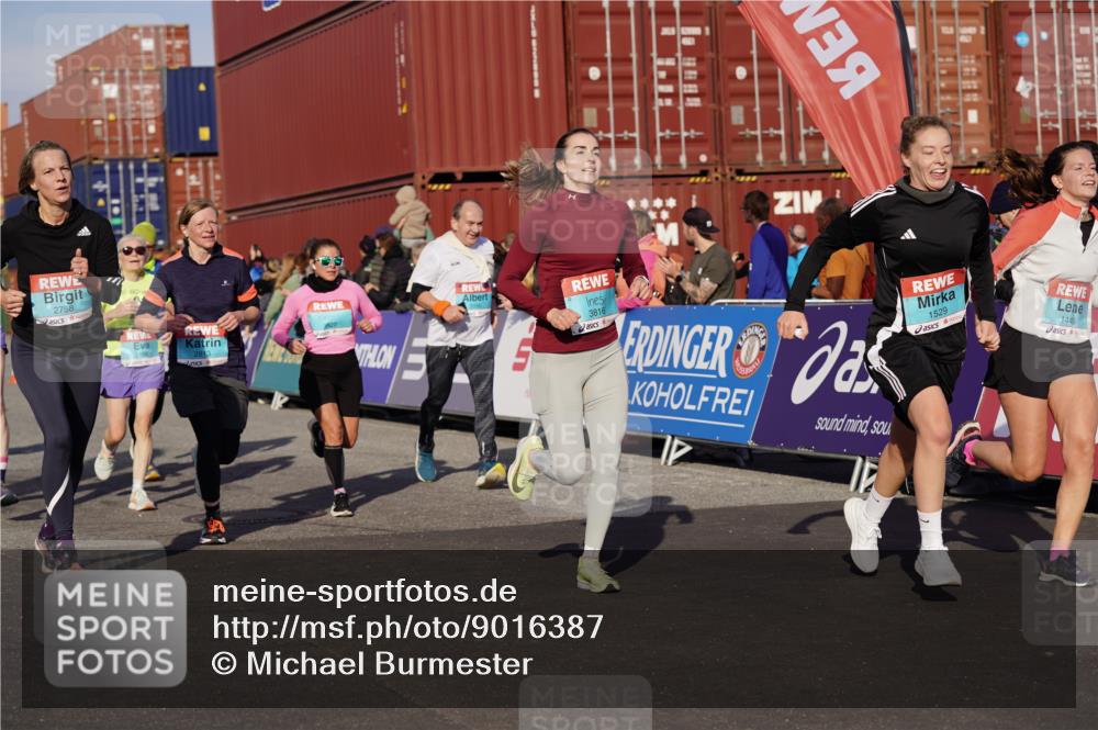 03.10.2025 - Köhlbrandbrückenlauf Michael Burmester http://msf.ph/oto/9016387 03.10.2025 10:15:43 Ziel 1314, 1446, 1492, 1529, 1537, 1565, 1752, 2056, 2118, 2155, 2758, 2813, 2816, 2954, 2956, 3106, 3107, 3219, 3220, 3276, 3580, 3725, 3748, 3816, 3827 meine-sportfotos.de