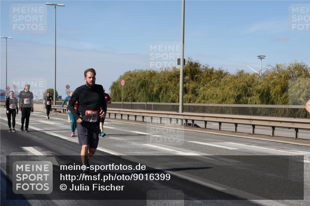 03.10.2025 - Köhlbrandbrückenlauf Julia Fischer http://msf.ph/oto/9016399 03.10.2025 13:18:05 Position 3  meine-sportfotos.de