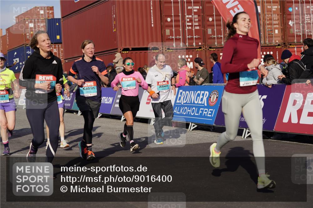 03.10.2025 - Köhlbrandbrückenlauf Michael Burmester http://msf.ph/oto/9016400 03.10.2025 10:15:44 Ziel 1314, 1446, 1492, 1529, 1537, 1565, 2056, 2118, 2155, 2758, 2813, 2816, 2954, 2956, 3106, 3107, 3276, 3580, 3725, 3748, 3816, 3827 meine-sportfotos.de