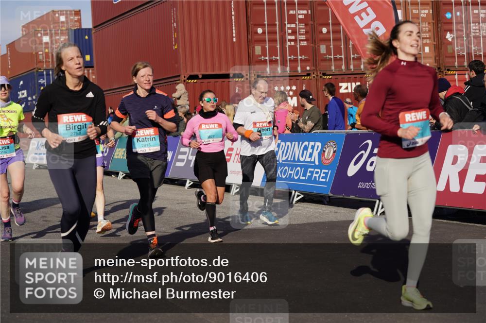 03.10.2025 - Köhlbrandbrückenlauf Michael Burmester http://msf.ph/oto/9016406 03.10.2025 10:15:44 Ziel 1314, 1446, 1492, 1529, 1537, 1565, 2056, 2118, 2155, 2758, 2813, 2816, 2954, 2956, 3106, 3107, 3276, 3580, 3725, 3748, 3816, 3827 meine-sportfotos.de
