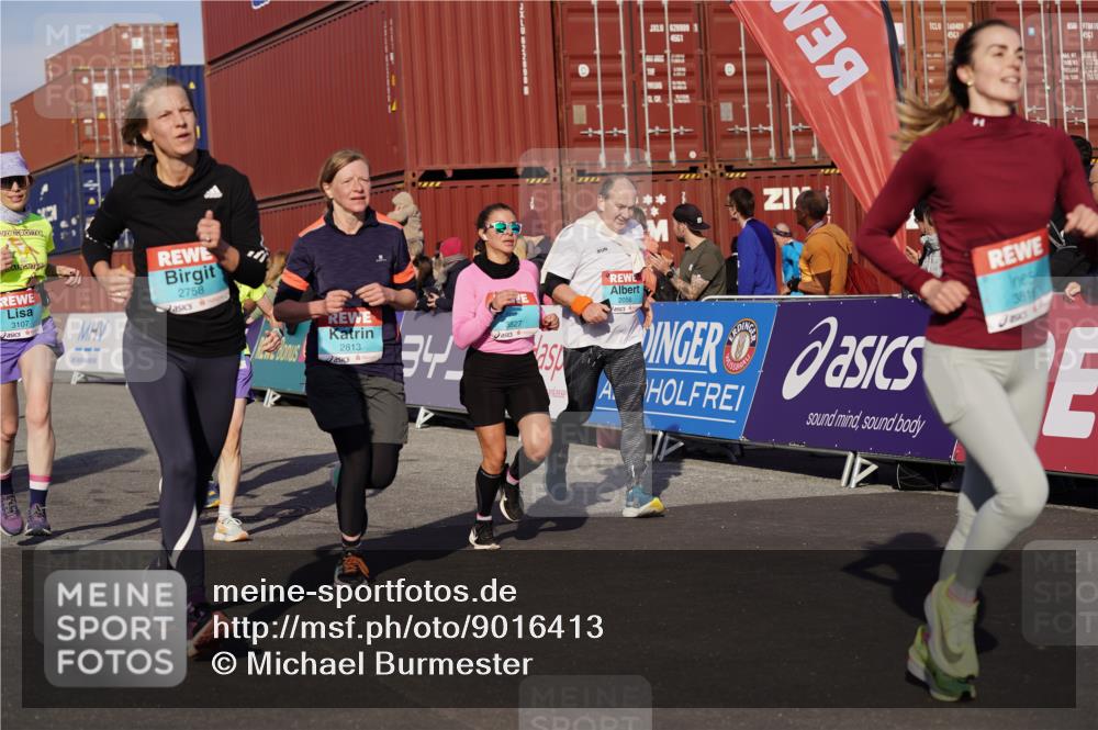 03.10.2025 - Köhlbrandbrückenlauf Michael Burmester http://msf.ph/oto/9016413 03.10.2025 10:15:44 Ziel 1314, 1446, 1492, 1529, 1537, 1565, 2056, 2118, 2155, 2758, 2813, 2816, 2954, 2956, 3106, 3107, 3276, 3580, 3725, 3748, 3816, 3827 meine-sportfotos.de