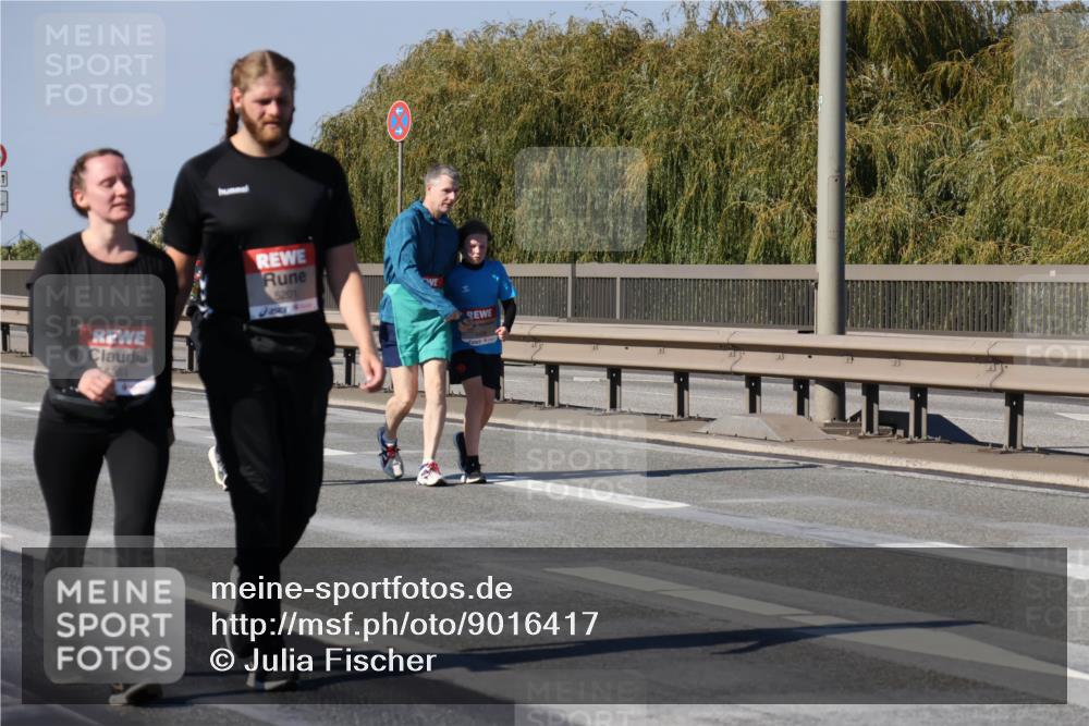 03.10.2025 - Köhlbrandbrückenlauf Julia Fischer http://msf.ph/oto/9016417 03.10.2025 13:18:11 Position 3 5384, 5201 meine-sportfotos.de