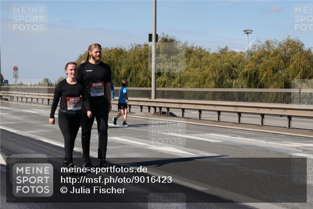 03.10.2025 - Köhlbrandbrückenlauf Julia Fischer http://msf.ph/oto/9016423 03.10.2025 13:18:13 Position 3 5201 meine-sportfotos.de