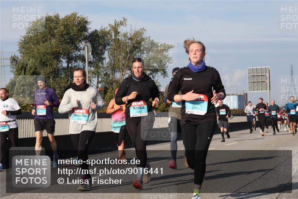 03.10.2025 - Köhlbrandbrückenlauf Luisa Fischer http://msf.ph/oto/9016441 03.10.2025 11:02:04 Position 3 1831, 3273, 2670, 3765 meine-sportfotos.de