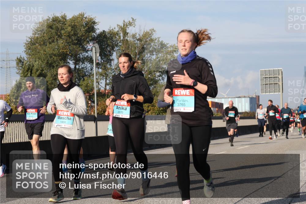 03.10.2025 - Köhlbrandbrückenlauf Luisa Fischer http://msf.ph/oto/9016446 03.10.2025 11:02:05 Position 3 2242, 1831, 2670, 3765 meine-sportfotos.de