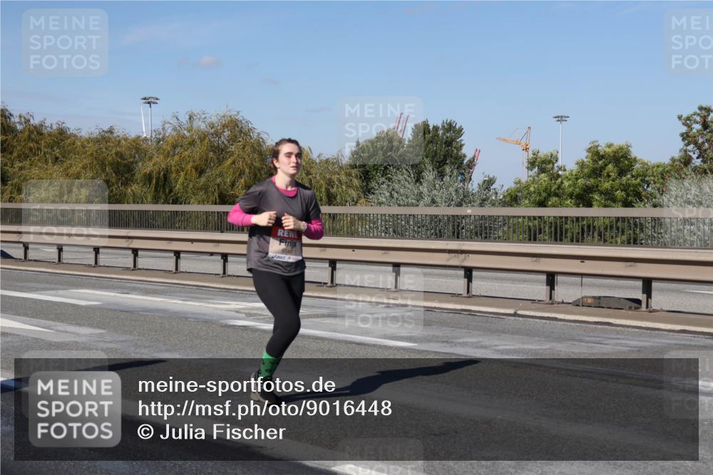 03.10.2025 - Köhlbrandbrückenlauf Julia Fischer http://msf.ph/oto/9016448 03.10.2025 13:18:27 Position 3  meine-sportfotos.de