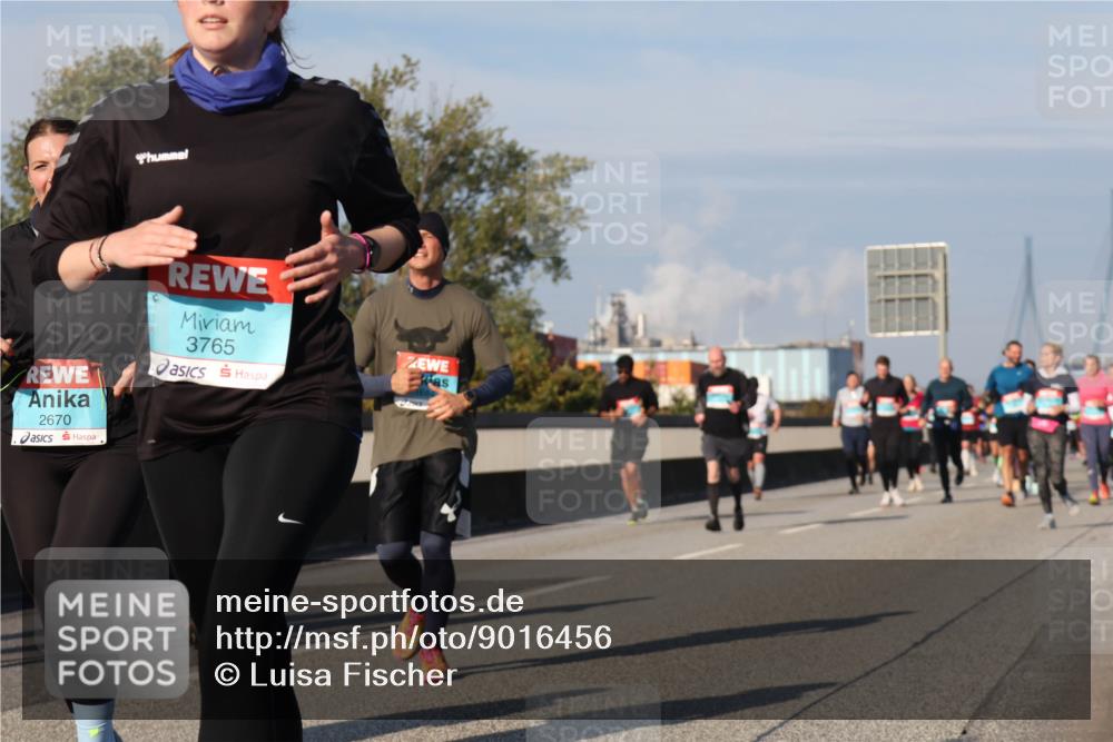 03.10.2025 - Köhlbrandbrückenlauf Luisa Fischer http://msf.ph/oto/9016456 03.10.2025 11:02:06 Position 3 0, 3765, 2670 meine-sportfotos.de