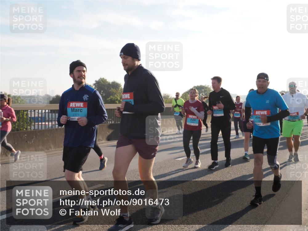 03.10.2025 - Köhlbrandbrückenlauf Fabian Wolf http://msf.ph/oto/9016473 03.10.2025 09:26:03 Position 3 2371, 2465, 2511, 339 meine-sportfotos.de