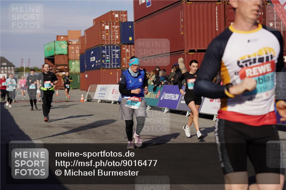 03.10.2025 - Köhlbrandbrückenlauf Michael Burmester http://msf.ph/oto/9016477 03.10.2025 10:15:48 Ziel 1276, 1314, 1446, 1529, 1537, 1745, 1796, 1979, 2056, 2155, 2813, 2954, 2956, 3106, 3107, 3276, 3748, 3816, 3827 meine-sportfotos.de