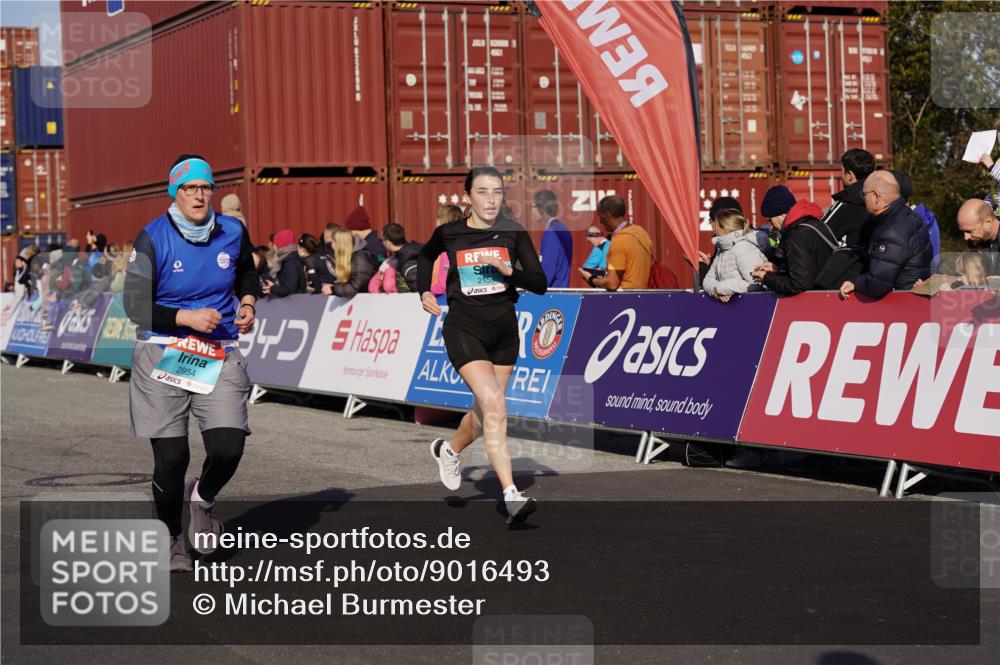 03.10.2025 - Köhlbrandbrückenlauf Michael Burmester http://msf.ph/oto/9016493 03.10.2025 10:15:49 Ziel 1276, 1314, 1446, 1529, 1537, 1745, 1796, 1979, 2056, 2155, 2392, 2813, 2878, 2954, 2956, 3106, 3107, 3327, 3727, 3748, 3816, 3827 meine-sportfotos.de