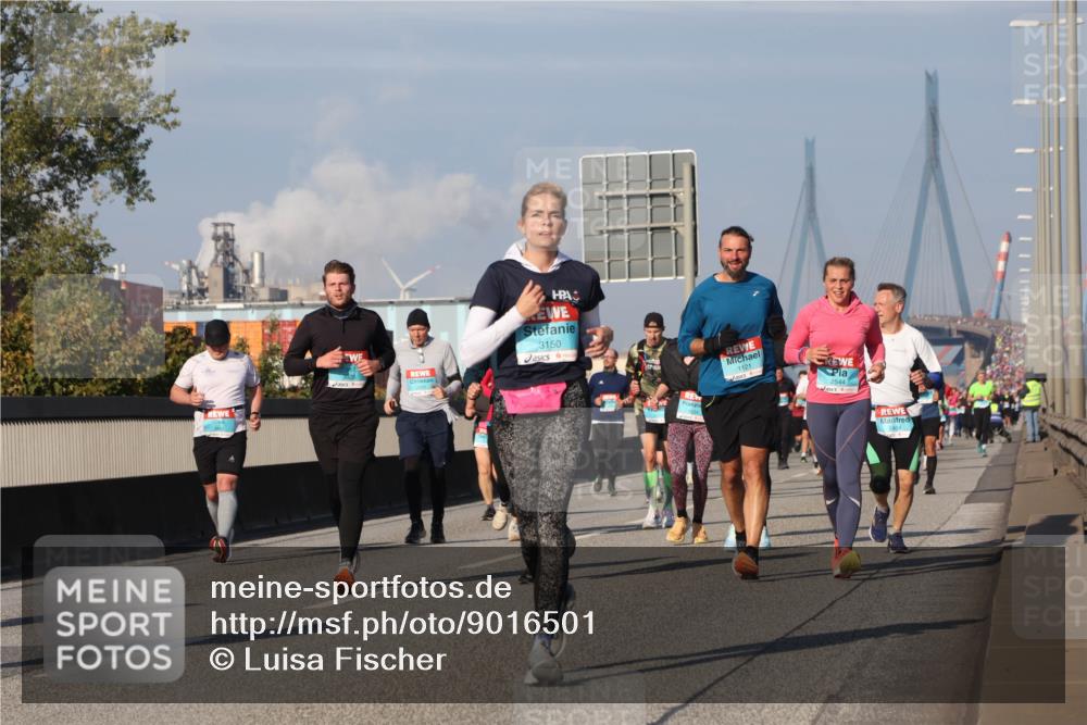 03.10.2025 - Köhlbrandbrückenlauf Luisa Fischer http://msf.ph/oto/9016501 03.10.2025 11:02:10 Position 3 3150, 1121, 2544, 2404 meine-sportfotos.de