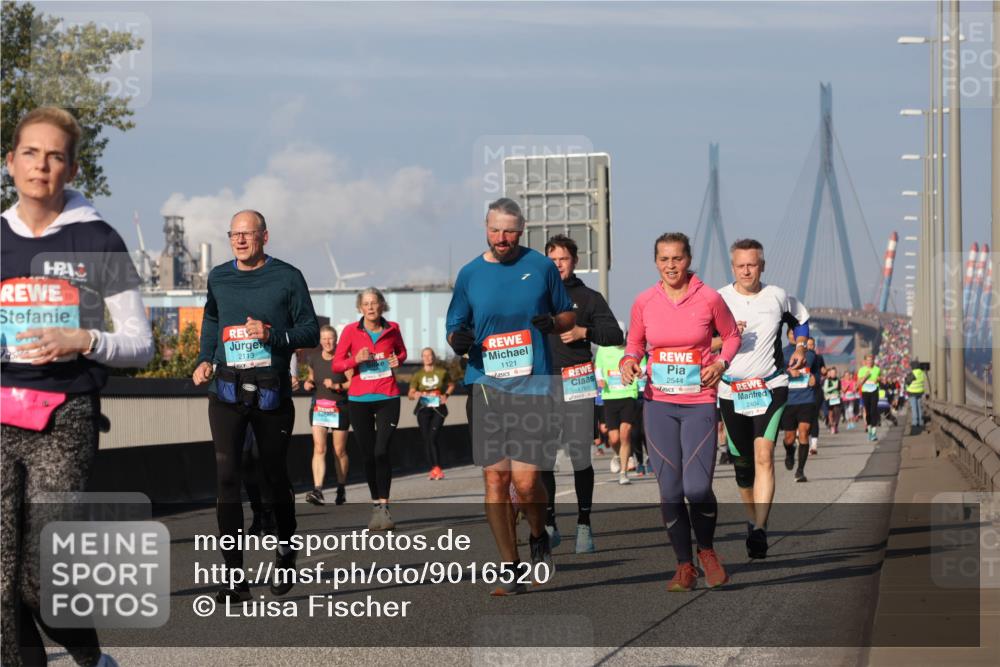03.10.2025 - Köhlbrandbrückenlauf Luisa Fischer http://msf.ph/oto/9016520 03.10.2025 11:02:12 Position 3 2113, 1121, 1760, 2544, 2404 meine-sportfotos.de