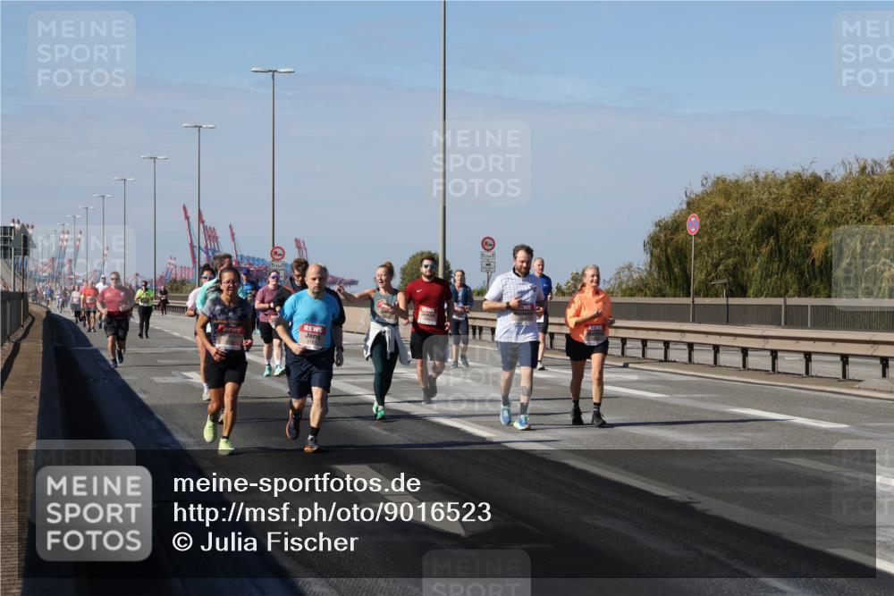 03.10.2025 - Köhlbrandbrückenlauf Julia Fischer http://msf.ph/oto/9016523 03.10.2025 13:18:55 Position 3 12, 5, 121 meine-sportfotos.de