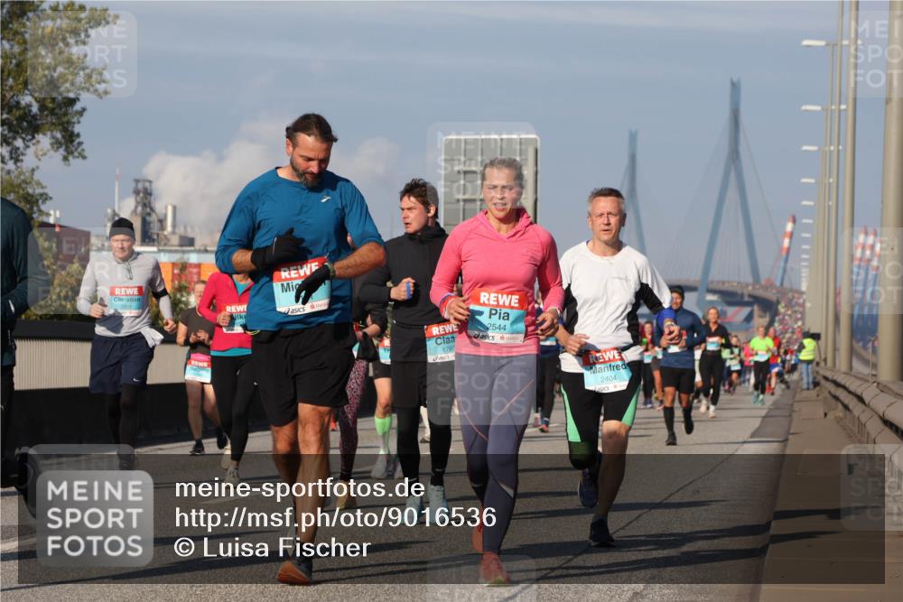 03.10.2025 - Köhlbrandbrückenlauf Luisa Fischer http://msf.ph/oto/9016536 03.10.2025 11:02:14 Position 3 2851, 1760, 2544, 2404 meine-sportfotos.de