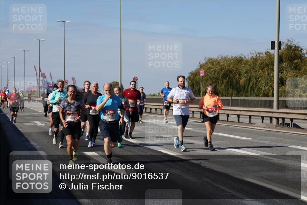 03.10.2025 - Köhlbrandbrückenlauf Julia Fischer http://msf.ph/oto/9016537 03.10.2025 13:18:57 Position 3 5766, 5767 meine-sportfotos.de