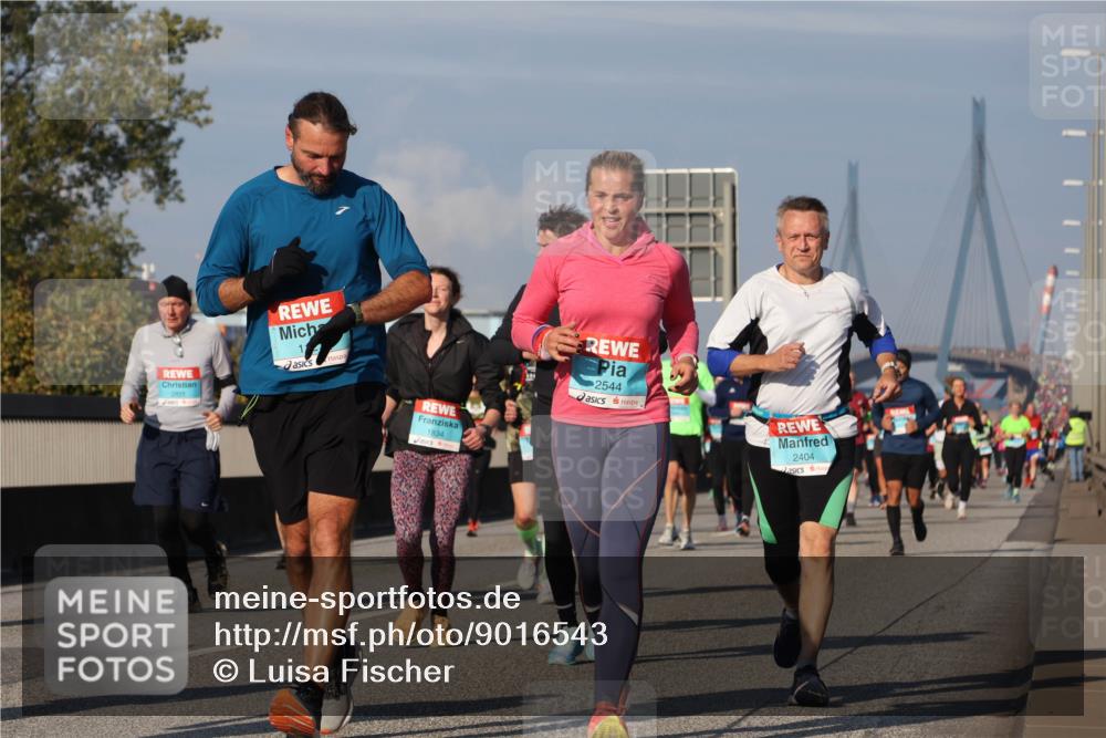 03.10.2025 - Köhlbrandbrückenlauf Luisa Fischer http://msf.ph/oto/9016543 03.10.2025 11:02:15 Position 3 2851, 1834, 2544, 2404 meine-sportfotos.de