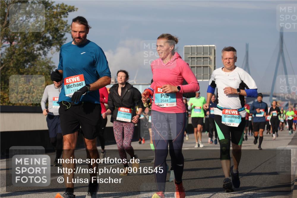 03.10.2025 - Köhlbrandbrückenlauf Luisa Fischer http://msf.ph/oto/9016545 03.10.2025 11:02:15 Position 3 1121, 1834, 2544, 2404 meine-sportfotos.de