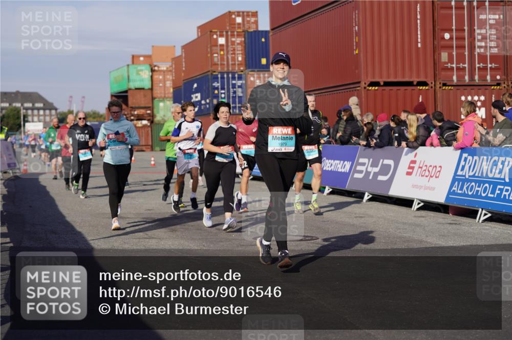 03.10.2025 - Köhlbrandbrückenlauf Michael Burmester http://msf.ph/oto/9016546 03.10.2025 10:15:53 Ziel 1276, 1498, 1530, 1537, 1745, 1796, 1907, 1979, 2064, 2155, 2392, 2878, 3327, 3507, 3727 meine-sportfotos.de