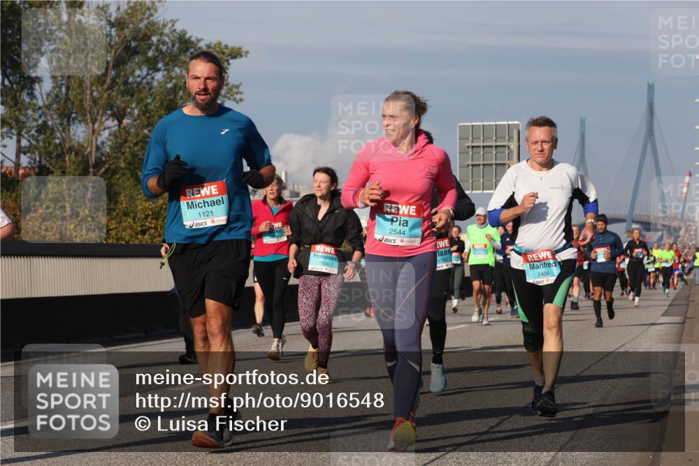 03.10.2025 - Köhlbrandbrückenlauf Luisa Fischer http://msf.ph/oto/9016548 03.10.2025 11:02:15 Position 3 1121, 2544, 1834, 1760, 2404 meine-sportfotos.de