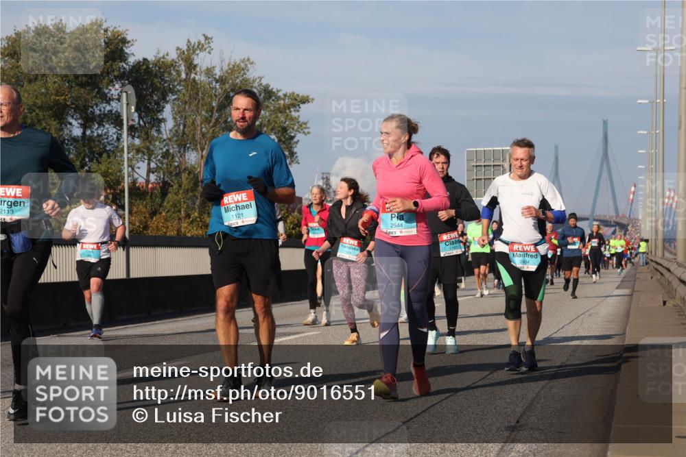03.10.2025 - Köhlbrandbrückenlauf Luisa Fischer http://msf.ph/oto/9016551 03.10.2025 11:02:16 Position 3 2113, 121, 2544, 1834, 1760, 2404 meine-sportfotos.de