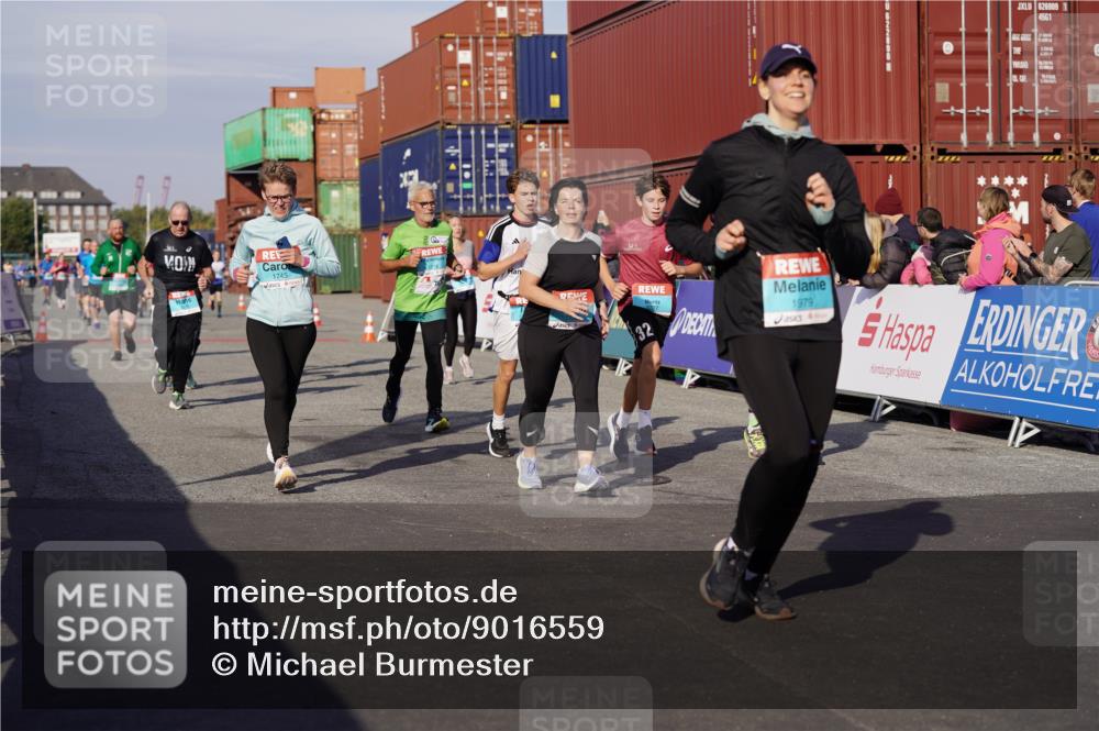 03.10.2025 - Köhlbrandbrückenlauf Michael Burmester http://msf.ph/oto/9016559 03.10.2025 10:15:54 Ziel 1276, 1498, 1530, 1537, 1745, 1796, 1907, 1979, 2064, 2155, 2392, 2878, 3327, 3507, 3727 meine-sportfotos.de