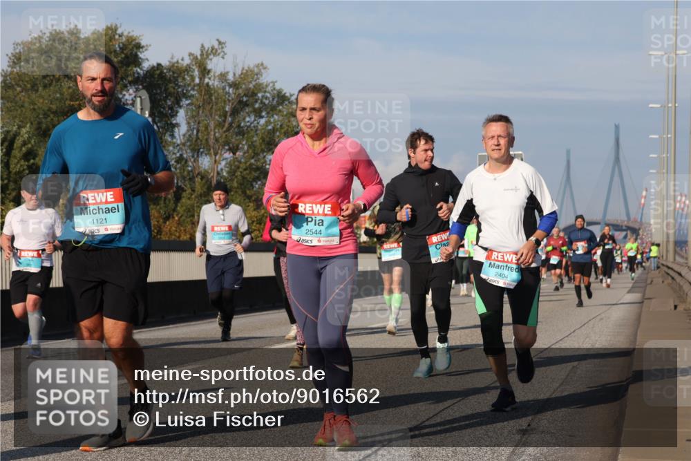 03.10.2025 - Köhlbrandbrückenlauf Luisa Fischer http://msf.ph/oto/9016562 03.10.2025 11:02:17 Position 3 1121, 2544, 2404 meine-sportfotos.de