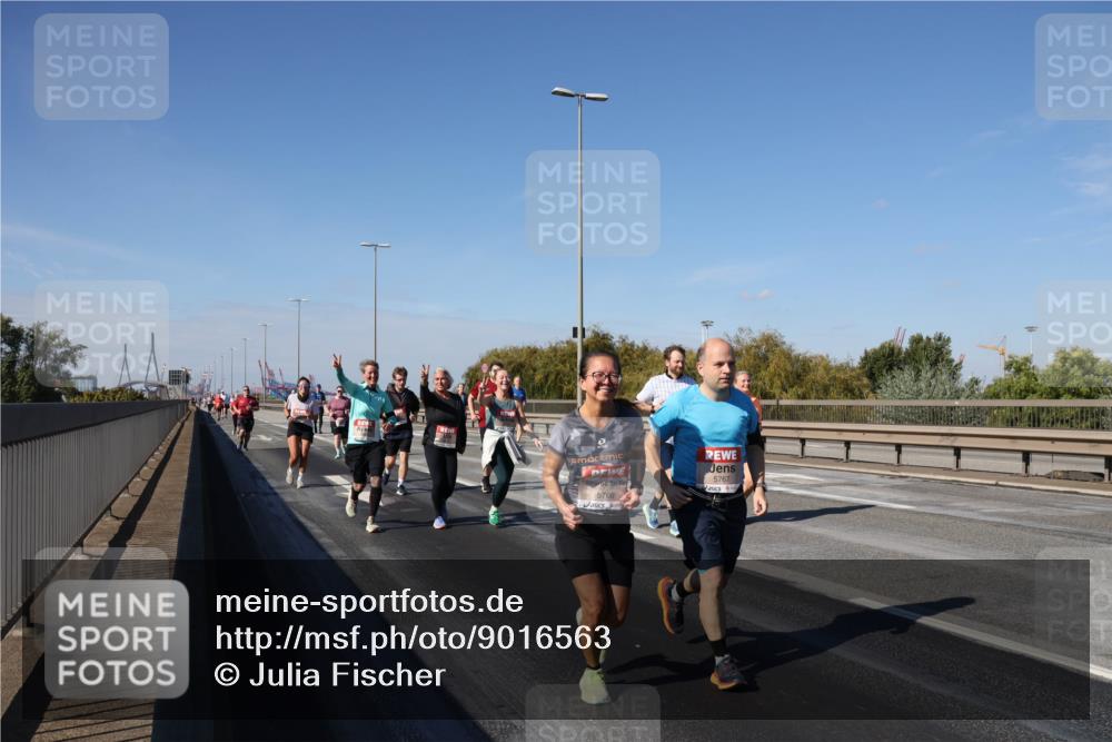 03.10.2025 - Köhlbrandbrückenlauf Julia Fischer http://msf.ph/oto/9016563 03.10.2025 13:19:00 Position 3 5766, 5767 meine-sportfotos.de