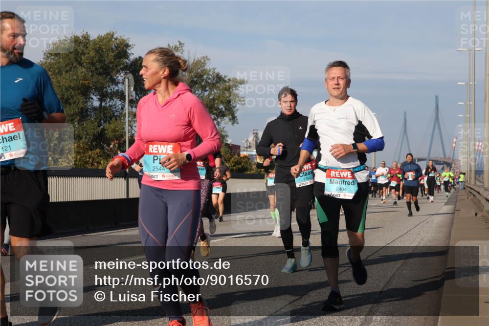 03.10.2025 - Köhlbrandbrückenlauf Luisa Fischer http://msf.ph/oto/9016570 03.10.2025 11:02:17 Position 3 121, 2544, 1760, 2404 meine-sportfotos.de