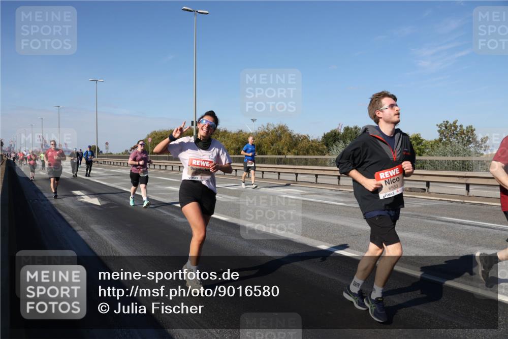 03.10.2025 - Köhlbrandbrückenlauf Julia Fischer http://msf.ph/oto/9016580 03.10.2025 13:19:05 Position 3 6583 meine-sportfotos.de