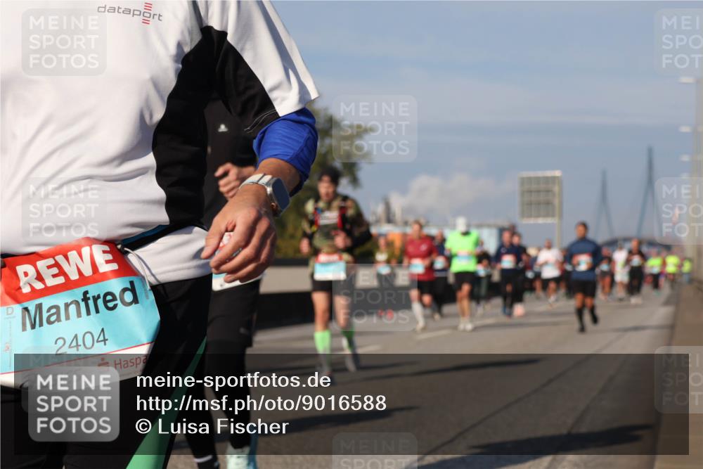 03.10.2025 - Köhlbrandbrückenlauf Luisa Fischer http://msf.ph/oto/9016588 03.10.2025 11:02:19 Position 3 2404 meine-sportfotos.de