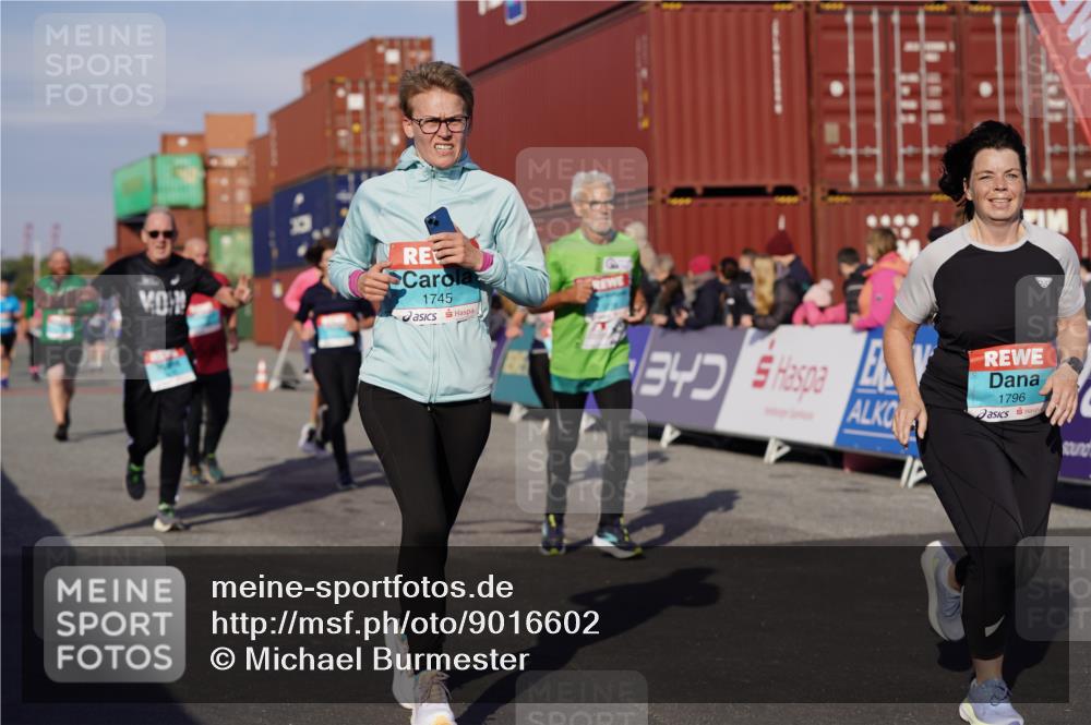 03.10.2025 - Köhlbrandbrückenlauf Michael Burmester http://msf.ph/oto/9016602 03.10.2025 10:15:56 Ziel 1276, 1498, 1530, 1745, 1796, 1907, 1979, 2064, 2392, 2878, 3063, 3327, 3507, 3727 meine-sportfotos.de