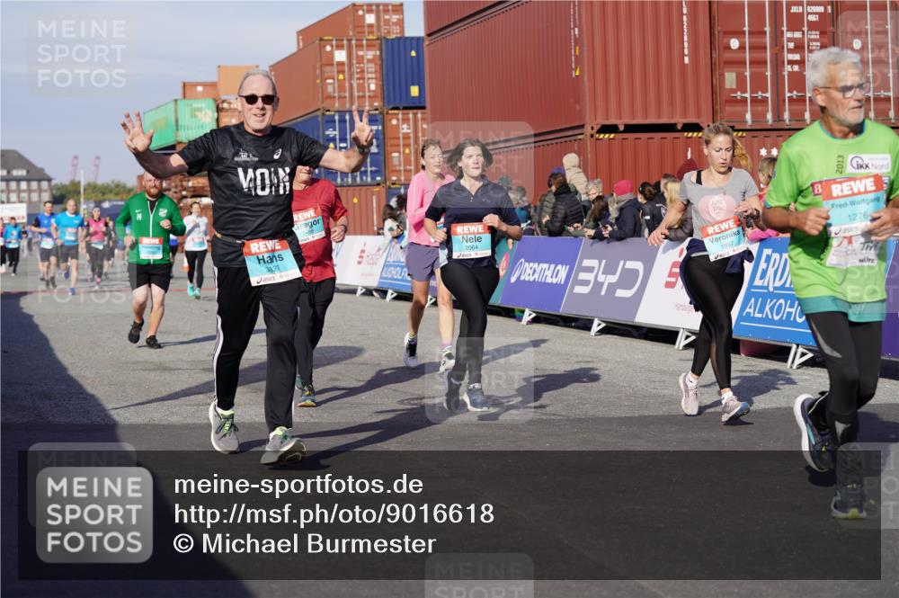 03.10.2025 - Köhlbrandbrückenlauf Michael Burmester http://msf.ph/oto/9016618 03.10.2025 10:15:57 Ziel 1276, 1498, 1530, 1745, 1796, 1907, 1979, 2064, 2392, 2878, 3063, 3327, 3507, 3727 meine-sportfotos.de