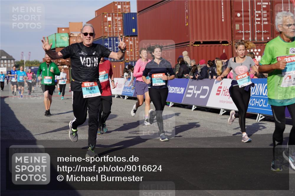 03.10.2025 - Köhlbrandbrückenlauf Michael Burmester http://msf.ph/oto/9016624 03.10.2025 10:15:57 Ziel 1276, 1498, 1530, 1745, 1796, 1907, 1979, 2064, 2392, 2878, 3063, 3327, 3507, 3727 meine-sportfotos.de