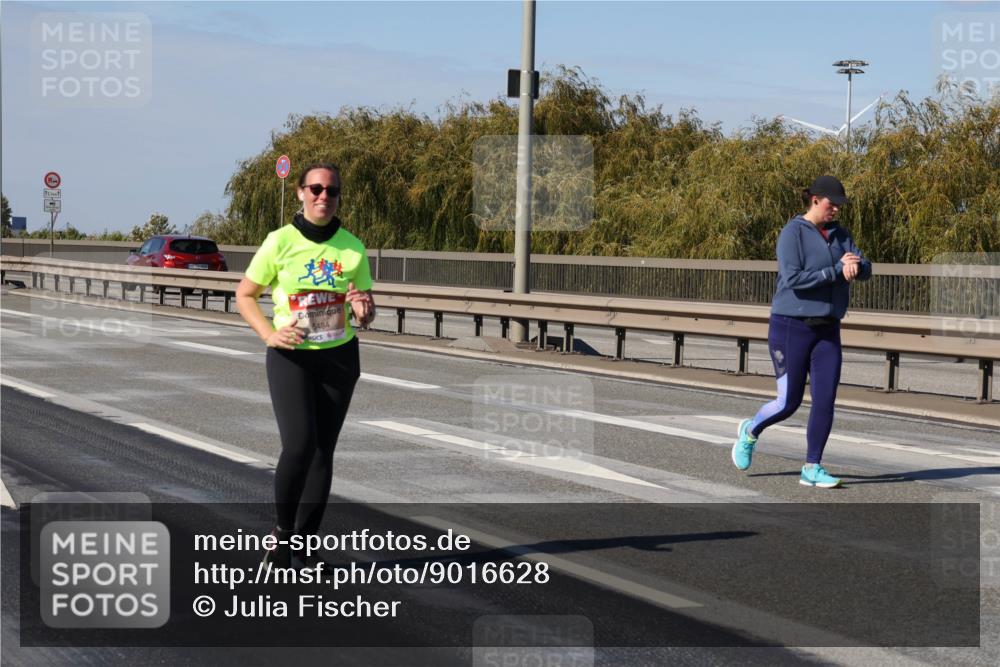 03.10.2025 - Köhlbrandbrückenlauf Julia Fischer http://msf.ph/oto/9016628 03.10.2025 13:19:19 Position 3 5484 meine-sportfotos.de
