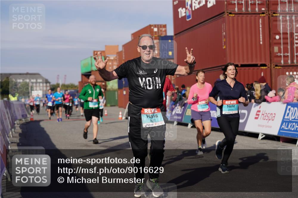 03.10.2025 - Köhlbrandbrückenlauf Michael Burmester http://msf.ph/oto/9016629 03.10.2025 10:15:57 Ziel 1276, 1498, 1530, 1745, 1796, 1907, 1979, 2064, 2392, 2878, 3063, 3327, 3507, 3727 meine-sportfotos.de