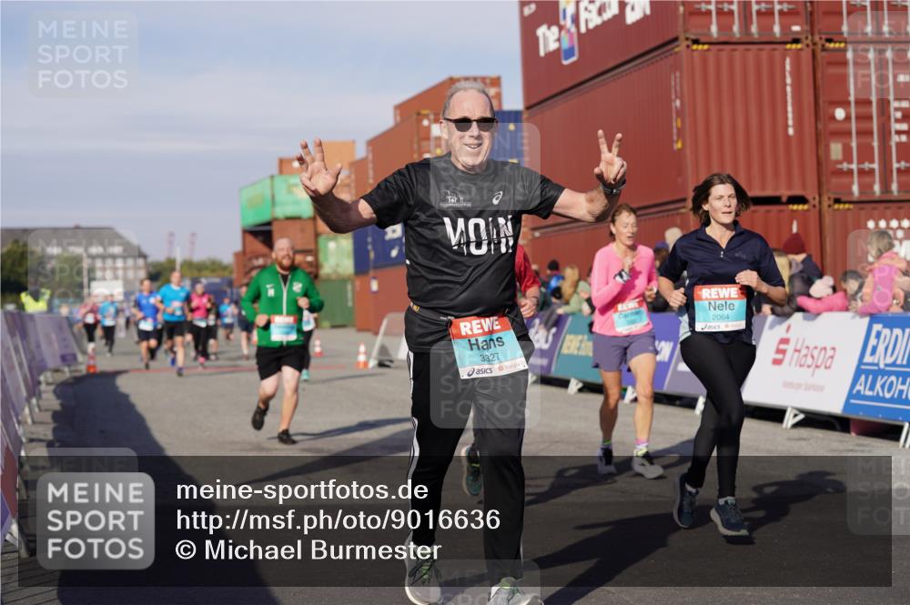 03.10.2025 - Köhlbrandbrückenlauf Michael Burmester http://msf.ph/oto/9016636 03.10.2025 10:15:57 Ziel 1276, 1498, 1530, 1745, 1796, 1907, 1979, 2064, 2392, 2878, 3063, 3327, 3507, 3727 meine-sportfotos.de