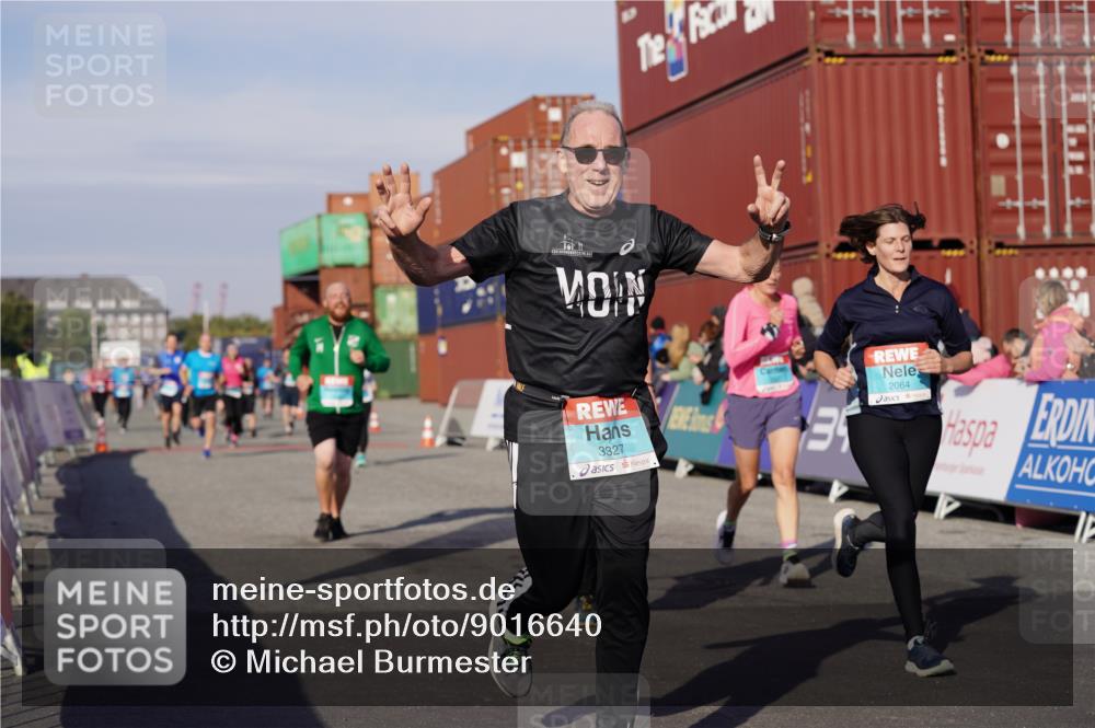 03.10.2025 - Köhlbrandbrückenlauf Michael Burmester http://msf.ph/oto/9016640 03.10.2025 10:15:57 Ziel 1276, 1498, 1530, 1745, 1796, 1907, 1979, 2064, 2392, 2878, 3063, 3327, 3507, 3727 meine-sportfotos.de