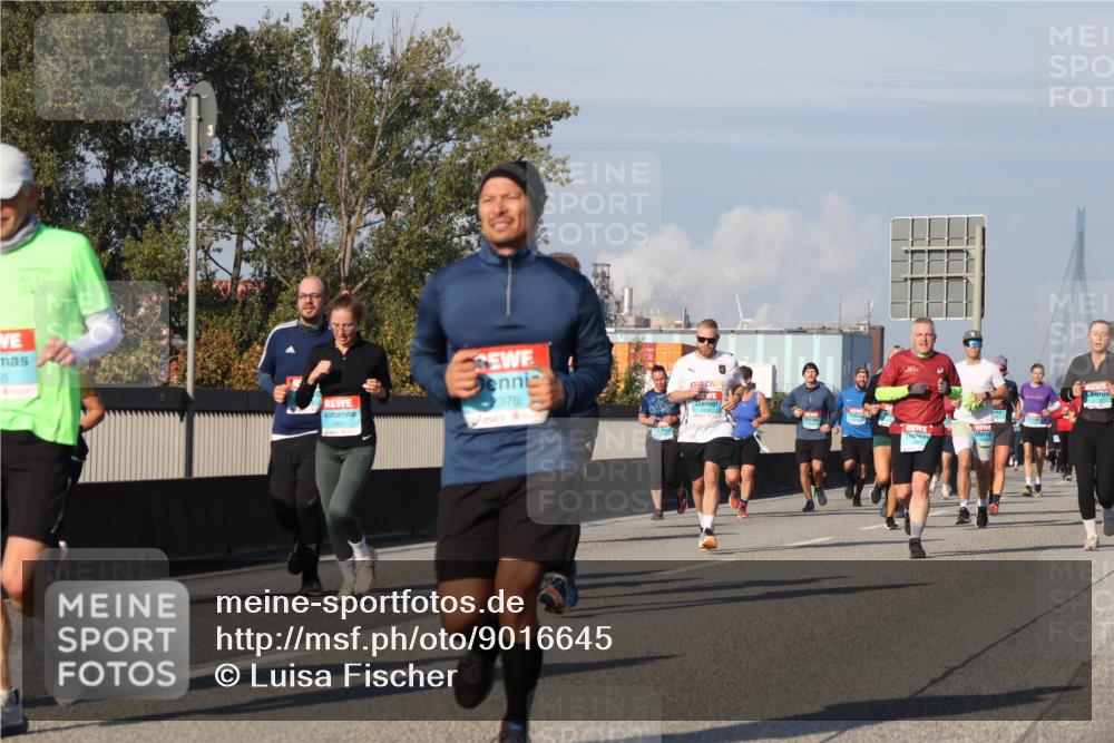 03.10.2025 - Köhlbrandbrückenlauf Luisa Fischer http://msf.ph/oto/9016645 03.10.2025 11:02:25 Position 3 55, 24, 2376, 1850 meine-sportfotos.de