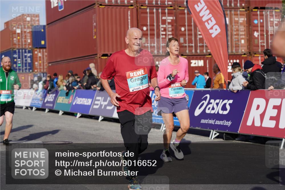 03.10.2025 - Köhlbrandbrückenlauf Michael Burmester http://msf.ph/oto/9016652 03.10.2025 10:15:59 Ziel 1276, 1498, 1530, 1907, 2064, 2392, 2878, 2957, 3063, 3327, 3459, 3507, 3727, 3751 meine-sportfotos.de