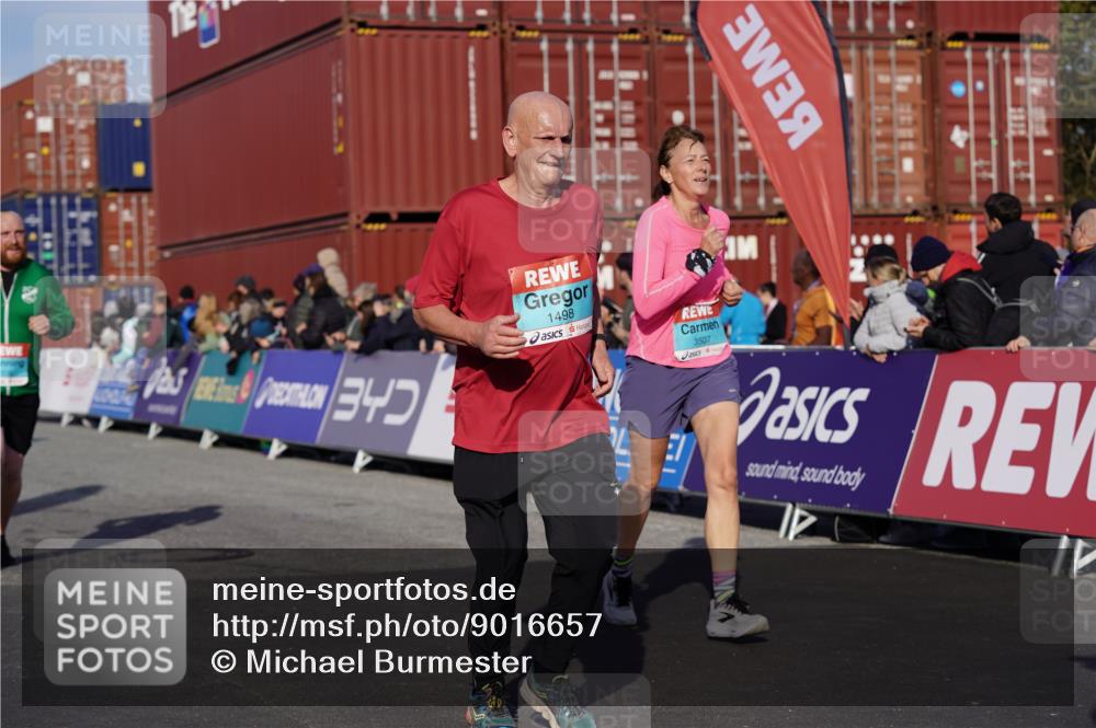 03.10.2025 - Köhlbrandbrückenlauf Michael Burmester http://msf.ph/oto/9016657 03.10.2025 10:15:59 Ziel 1276, 1498, 1530, 1907, 2064, 2392, 2878, 2957, 3063, 3327, 3459, 3507, 3727, 3751 meine-sportfotos.de
