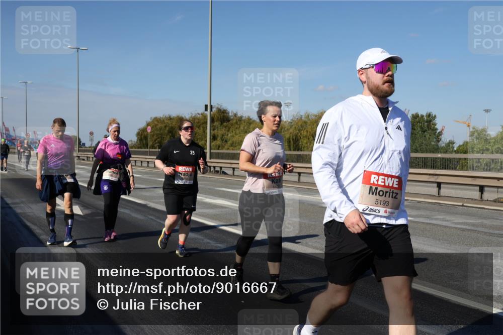 03.10.2025 - Köhlbrandbrückenlauf Julia Fischer http://msf.ph/oto/9016667 03.10.2025 13:19:35 Position 3 25, 6437, 5193 meine-sportfotos.de